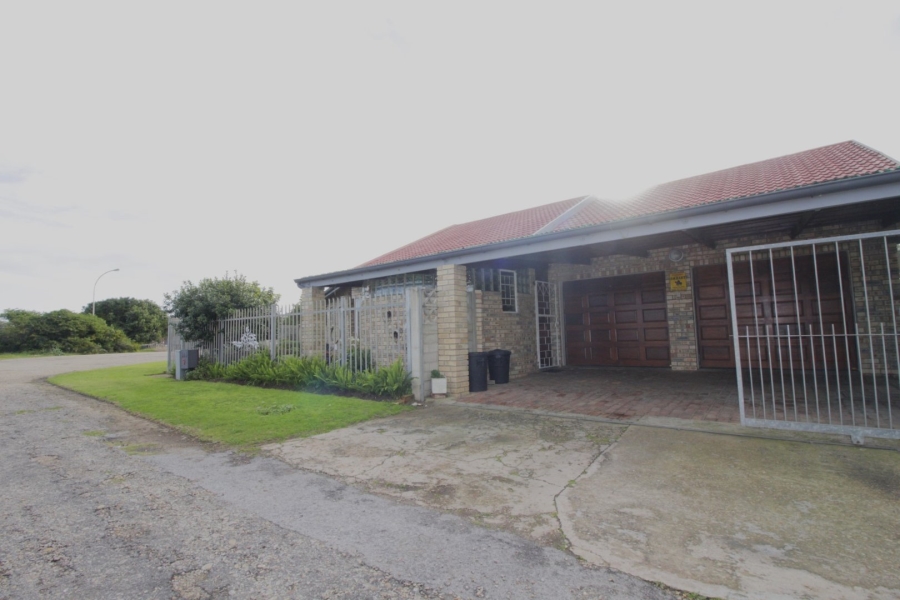 4 Bedroom Property for Sale in Aston Bay Eastern Cape